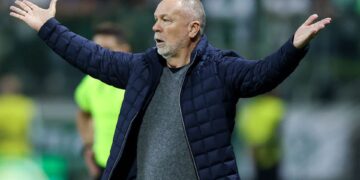 Grêmio anuncia demissão do treinador Mano Menezes