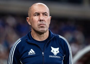 O Cruzeiro perdeu para o Corinthians na partida de ida da semifinal da Copa do Brasil