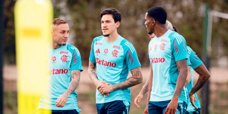 Pedro foi a grande novidade no treino do Flamengo nesta quinta-feira