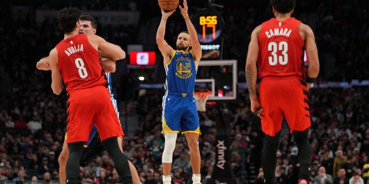 Stephen Curry anotou 48 pontos na derrota dos Warriors