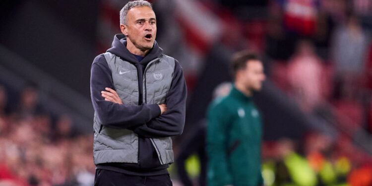 Luis Enriquen, técnico do PSG é eleito melhor técnico do mundo no FIFA The Best 2025