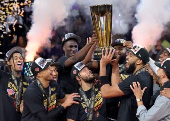 O New York Knicks venceu o San Antonio Spurs e venceu a NBA Cup