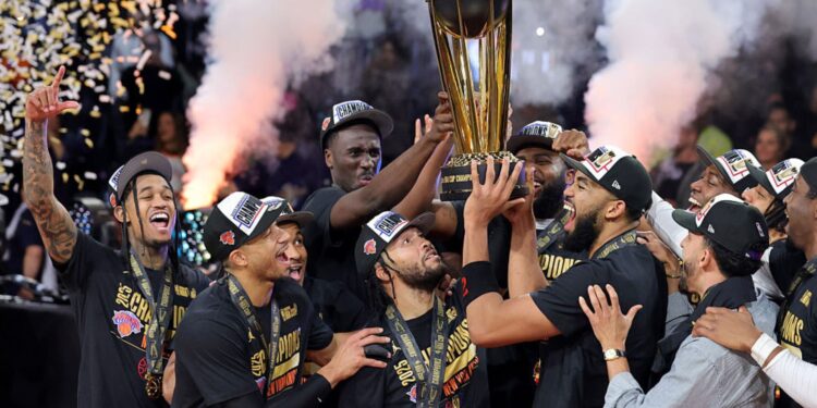 O New York Knicks venceu o San Antonio Spurs e venceu a NBA Cup
