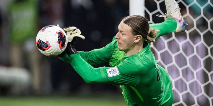 Safonov defendeu quatro pênaltis na final do Intercontinental contra o Flamengo