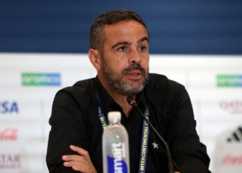 Artur Jorge é um possível substituto de Filipe Luís no comando do Flamengo