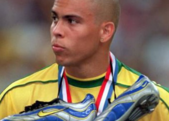 Episódio misterioso reforçando a aura lendária do Fenômeno em Paris - Créditos: Instagram @lambretafc