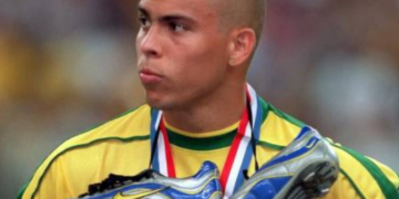 Episódio misterioso reforçando a aura lendária do Fenômeno em Paris - Créditos: Instagram @lambretafc