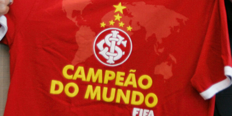 Como o herói do título mundial do Internacional perdeu tudo