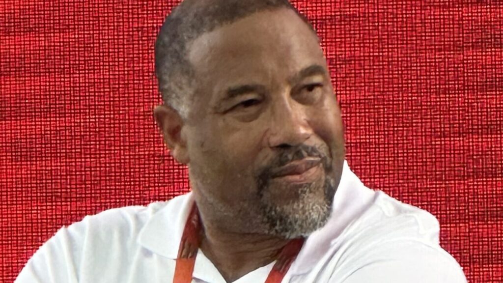 Ex-jogador do Liverpool declara falência após dívida milionária