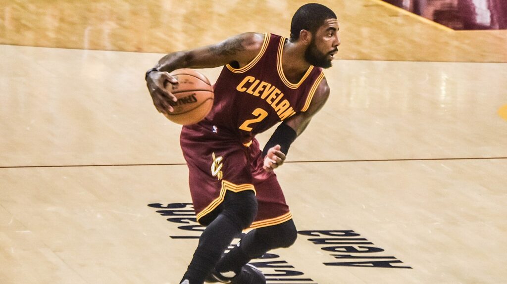 Como Kyrie Irving perdeu seu contrato com a Nike após uma polêmica