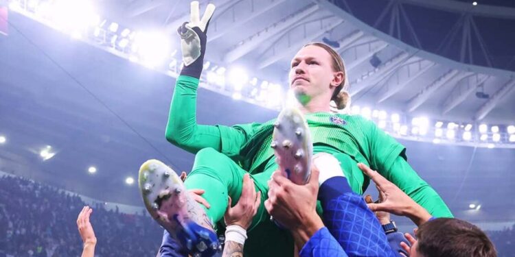 Quem é Matvei Safonov, eleito melhor jogador da final da Copa Intercontinental 2025