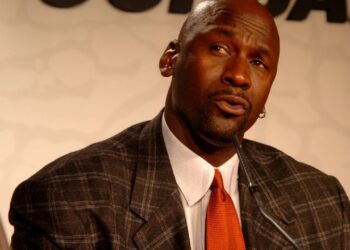 7 atletas históricos da NBA com múltiplos MVPs e desempenho consistente em suas equipes