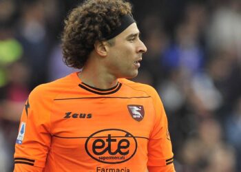 Conheça Memo Ochoa, o goleiro que virou ídolo da seleção mexicana