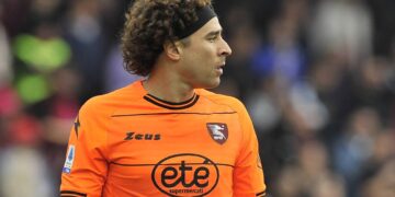 Conheça Memo Ochoa, o goleiro que virou ídolo da seleção mexicana