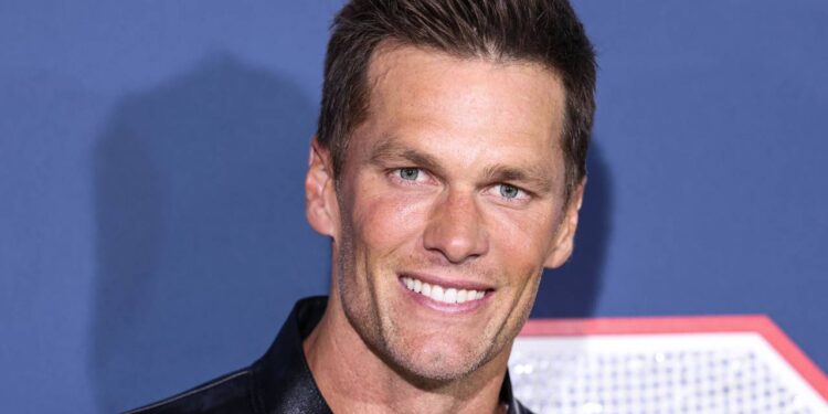 Qual o patrimônio de Tom Brady e como ele redefine o padrão do futebol americano