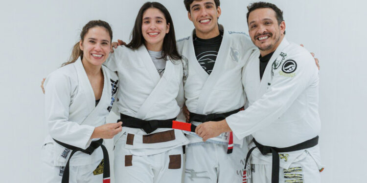 Ana Carolina Anibal foi recém-promovida à faixa-preta- Foto: Divulgação