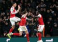 Jogadores do Arsenal comemorando gol contra o Crystal Palace