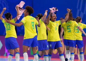 Jogadores do Brasil comemorando na final
