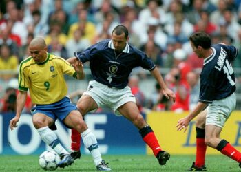 Lance do jogo entre Brasil e Escócia na Copa do Mundo de 1998