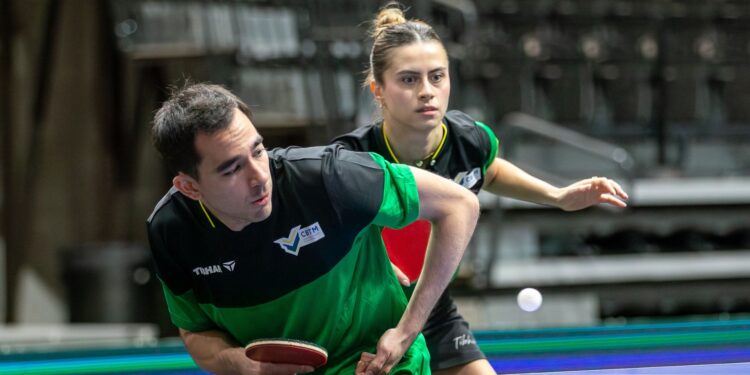 Calderano e Takahashi em ação