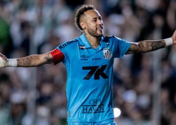 Neymar comemora gol contra o Juventude; camisa vai a leilão