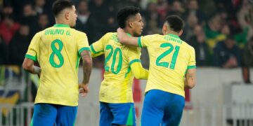 CBF: Jogadores do Brasil comemorando gol em amistoso