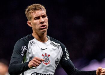 Charles durante jogo do Corinthians