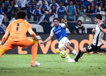 Lance do jogo entre Cruzeiro e Corinthians