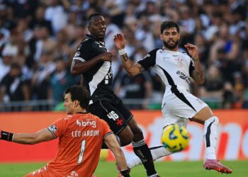 Lance do jogo entre Vasco e Corinthians