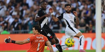 Lance do jogo entre Vasco e Corinthians