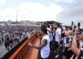Jogadores do Corinthians em trio elétrico