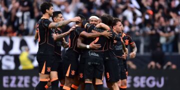 Corinthians comemora gol contra o Cruzeiro