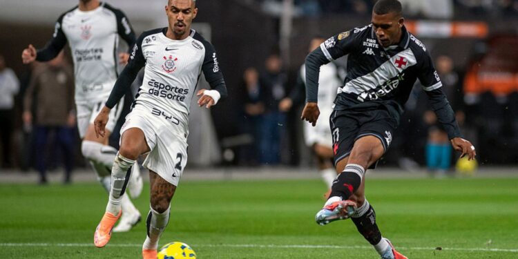 Lance do jogo entre Corinthians e Vasco