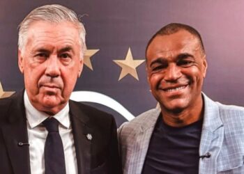 Foto de Denilson e Ancelotti