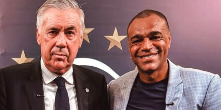 Foto de Denilson e Ancelotti