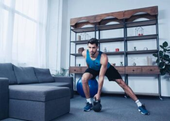 É assim que você faz treinos eficientes em casa sem gastar com equipamentos caros