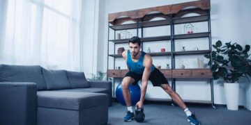 É assim que você faz treinos eficientes em casa sem gastar com equipamentos caros