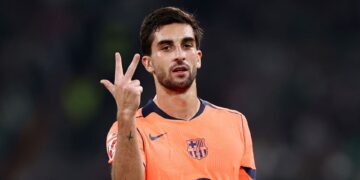 Ferran Torres comemorando gol pelo Barcelona