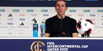 Filipe Luís durante entrevista coletiva