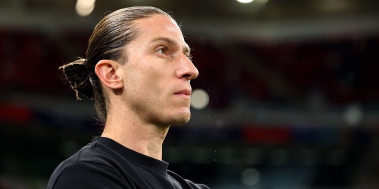 Filipe Luis vai ficar no Flamengo