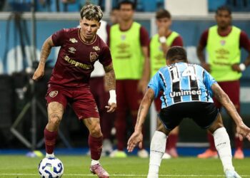 Lance do jogo entre Grêmio e Fluminense