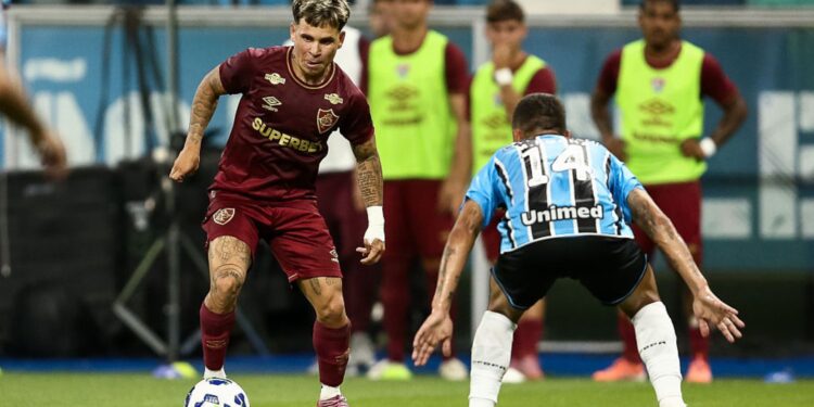 Lance do jogo entre Grêmio e Fluminense