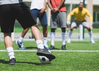 Pedido de perdão reconhece décadas de violações, monitoramento e silenciamento imposto ao ex-jogador - Créditos: depositphotos.com / ArturVerkhovetskiy