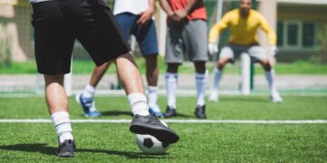 Pedido de perdão reconhece décadas de violações, monitoramento e silenciamento imposto ao ex-jogador - Créditos: depositphotos.com / ArturVerkhovetskiy