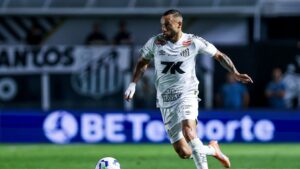 Guilherme atuando em jogo do Santos