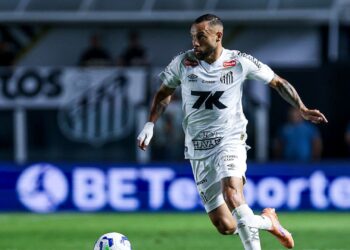 Guilherme atuando em jogo do Santos