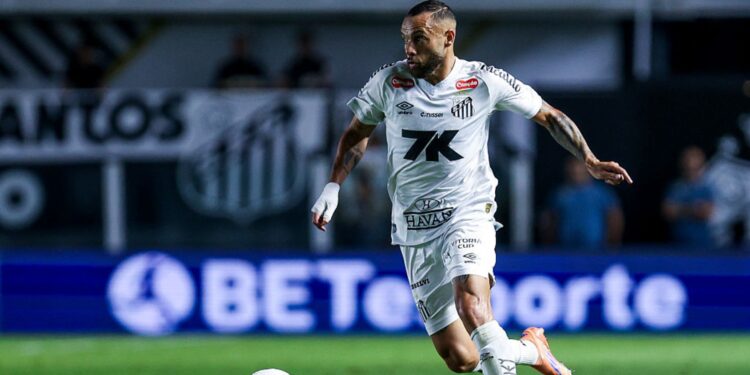 Guilherme atuando em jogo do Santos