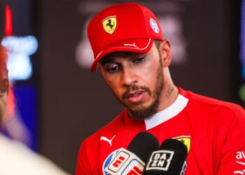 Hamilton não pensa em sair da F1