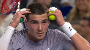 João Fonseca durante jogo contra Alcaraz