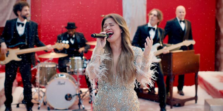 Kelly Clarkson se apresentará na NFL Christimas Gameday